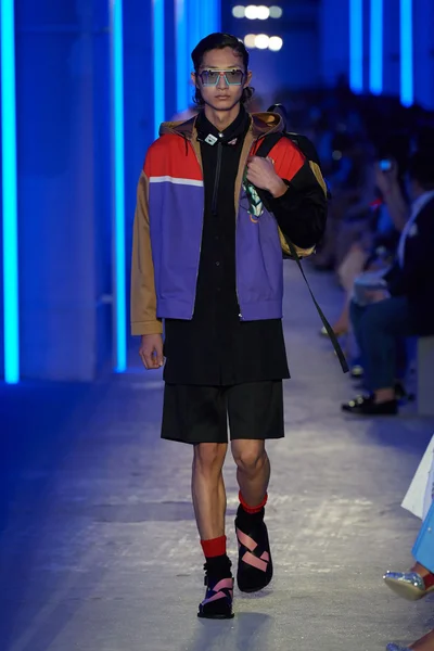 Look 16